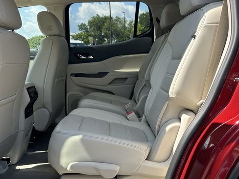 Used 2022 GMC Acadia Denali w/ Denali Technology Package FWD image 19