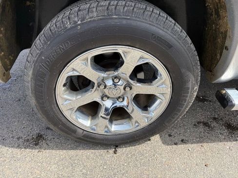 Used 2017 RAM 1500 Laramie w/ Convenience Group AWD/4WD image 17