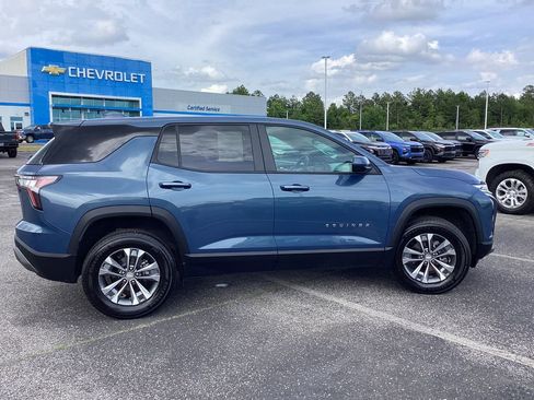 Used 2026 Chevrolet Equinox LT FWD image 9