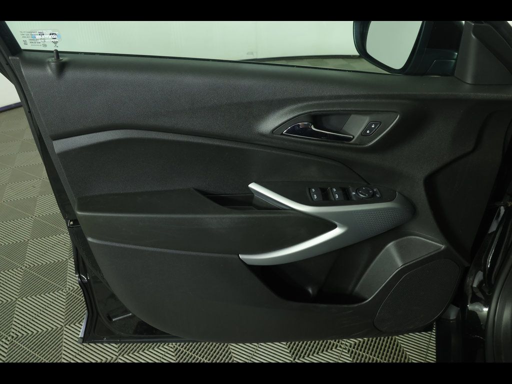 Used 2024 Chevrolet Trax LS w/ LS Convenience Package FWD image 20