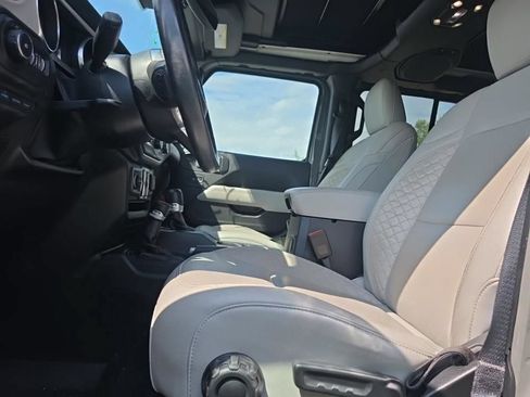 Used 2022 Jeep Wrangler Unlimited Sahara AWD/4WD image 10