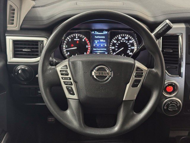 Used 2017 Nissan Titan SV AWD/4WD image 11