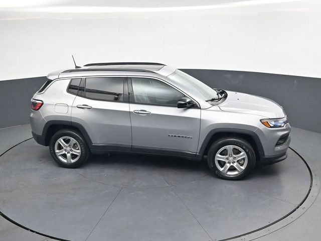Used 2023 Jeep Compass Latitude w/ Sun and Sound Group AWD/4WD image 24
