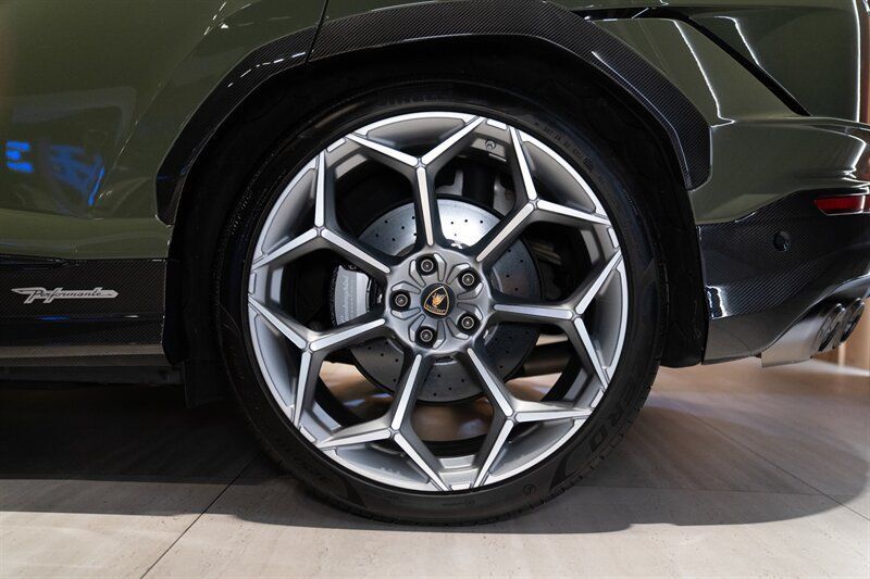 Used 2023 Lamborghini Urus Performante AWD/4WD image 35