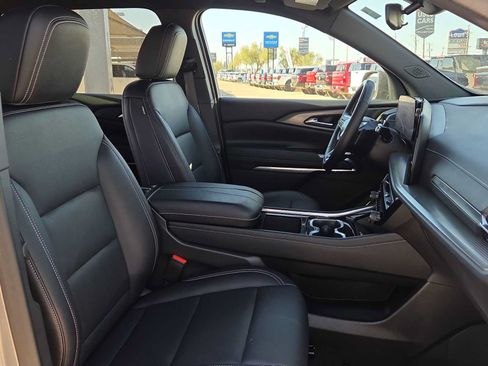 Used 2025 Chevrolet Traverse LT w/ Enhanced Driving Package FWD image 18