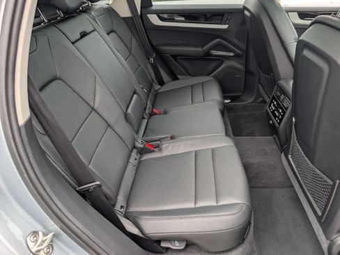 Certified 2025 Porsche Cayenne AWD/4WD image 7