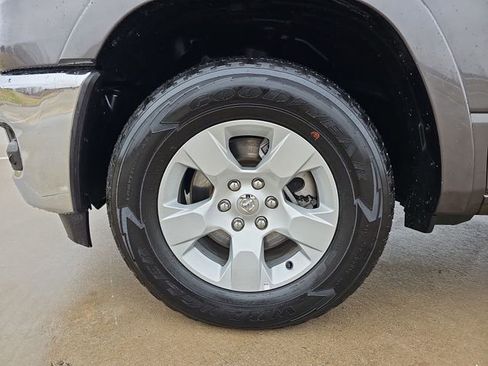 Used 2025 RAM 1500 Big Horn AWD/4WD image 32