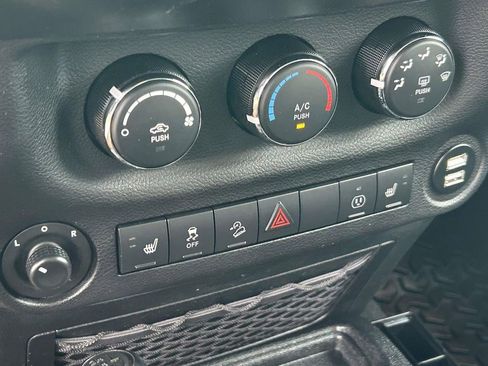 Used 2017 Jeep Wrangler Unlimited Sahara w/ Dual Top Group AWD/4WD image 25