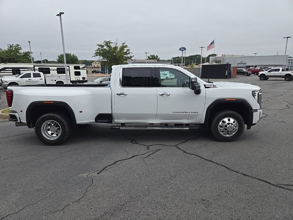 Used 2025 GMC Sierra 3500 Denali w/ Denali Reserve Package AWD/4WD image 4