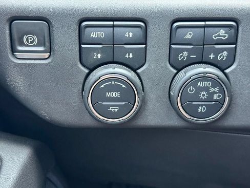 Used 2022 Chevrolet Silverado 1500 LT Trail Boss w/ LT Trail Boss Premium Package AWD/4WD image 14