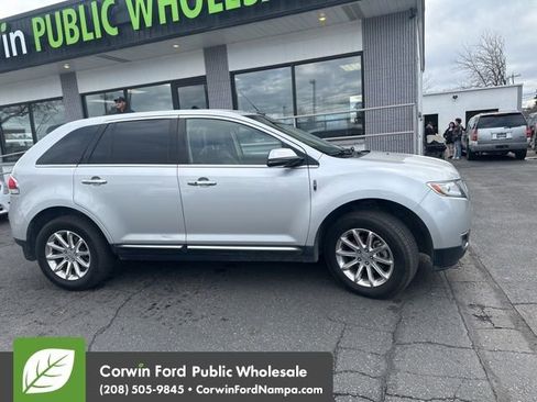 Used 2012 Lincoln MKX FWD image 5