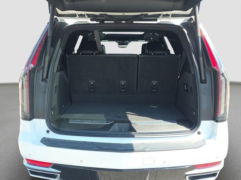 Used 2022 Cadillac Escalade Premium Luxury w/ LPO, Radiant Package RWD image 17