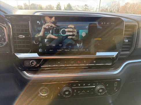 Used 2022 Chevrolet Silverado 1500 LT image 19