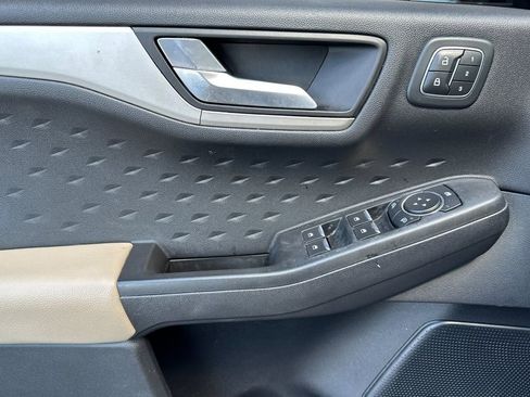 Used 2020 Ford Escape SEL image 11