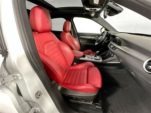 Used 2022 Alfa Romeo Stelvio Veloce image 29