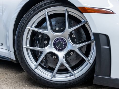 Certified 2025 Porsche 911 GT3 RWD image 19