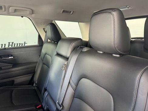 Used 2024 Nissan Pathfinder SL FWD image 11