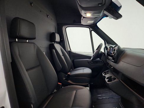 New 2025 Mercedes-Benz eSprinter 170 Cargo image 21
