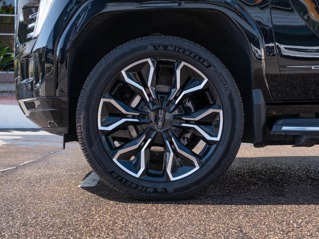 Used 2025 GMC Sierra EV Denali AWD/4WD image 7