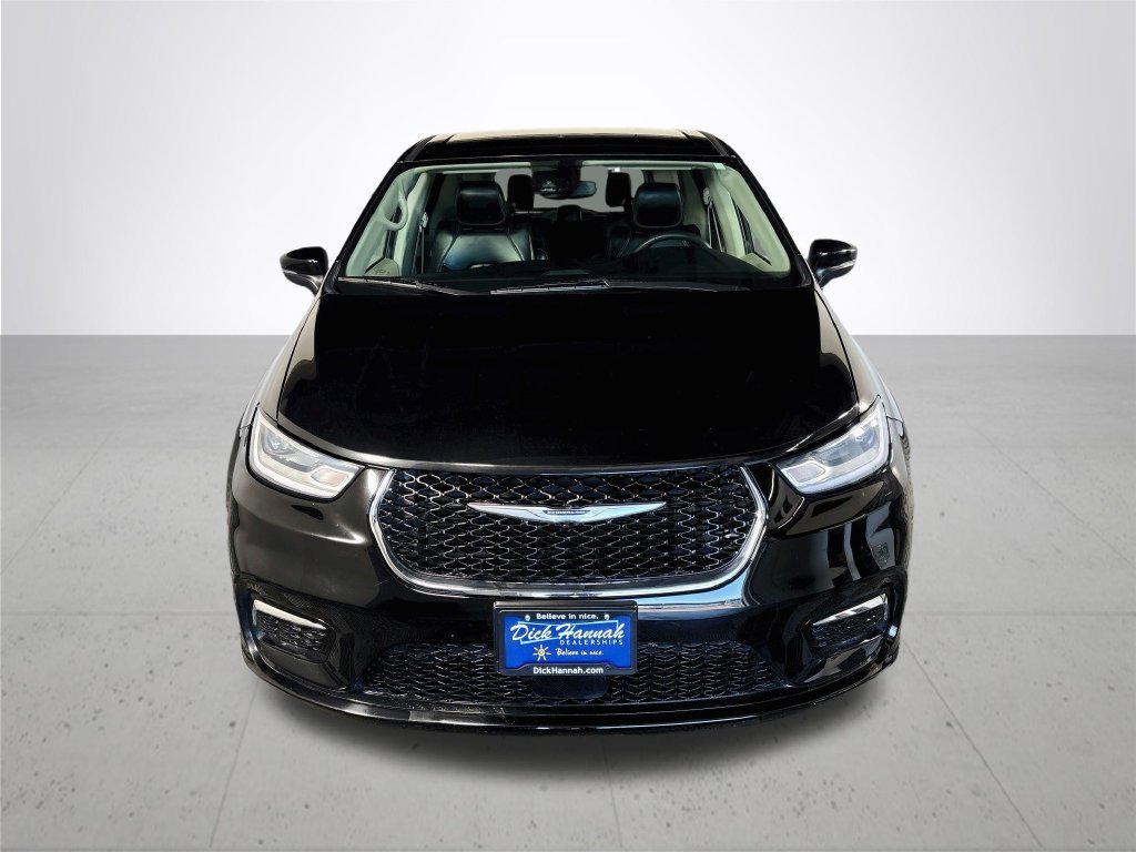 Used 2023 Chrysler Pacifica Touring-L FWD image 3