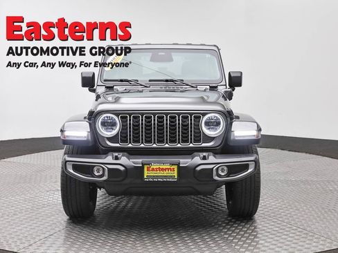 Used 2025 Jeep Wrangler Unlimited Sahara AWD/4WD image 2