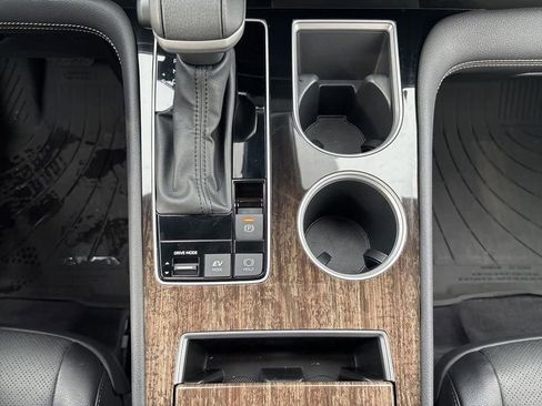 Used 2025 Toyota Sienna Limited image 21