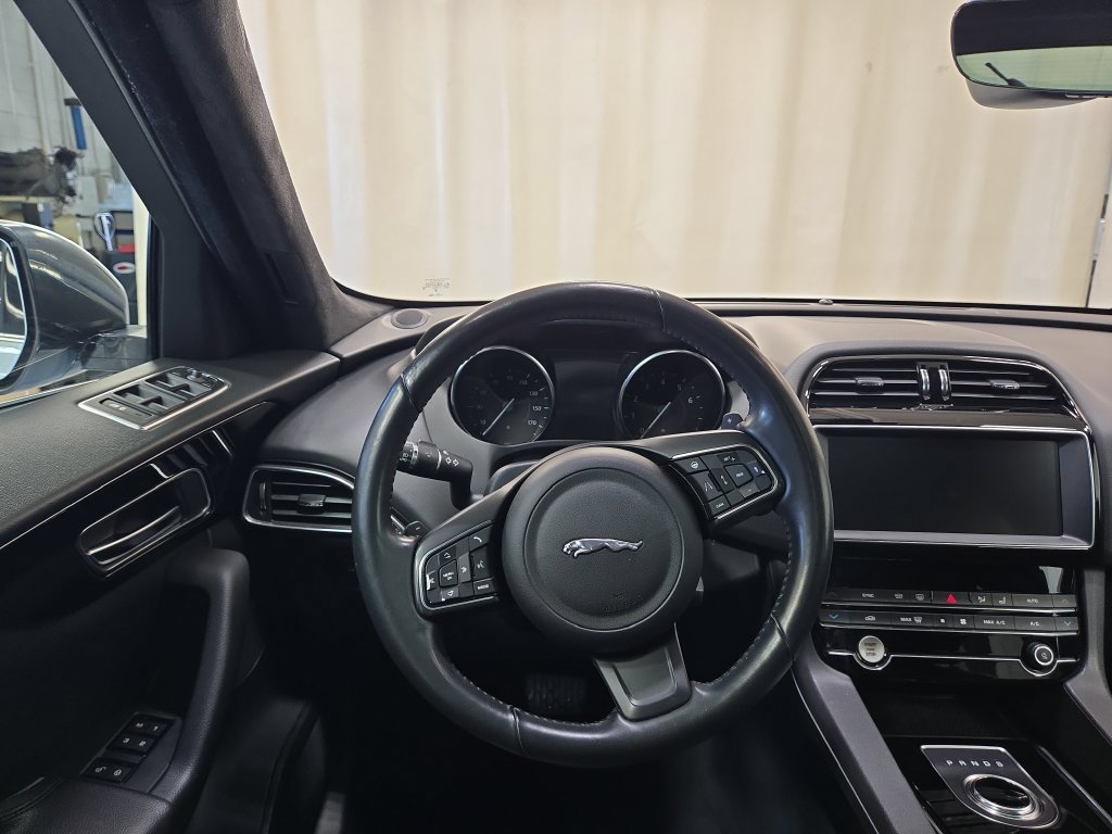 Used 2020 Jaguar F-PACE Premium AWD/4WD image 13