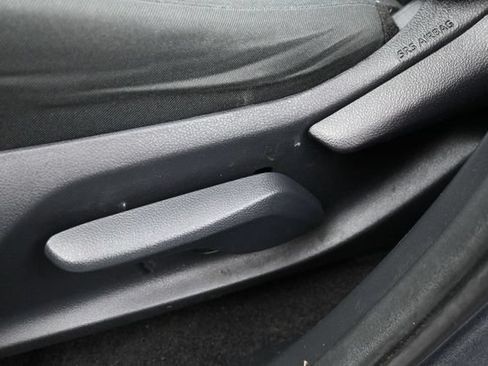 Used 2019 Toyota RAV4 XLE FWD image 12
