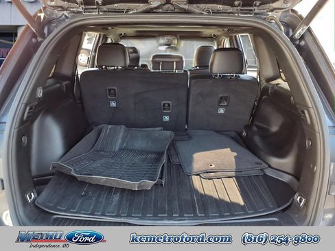 Used 2023 Jeep Grand Cherokee Altitude AWD/4WD image 31