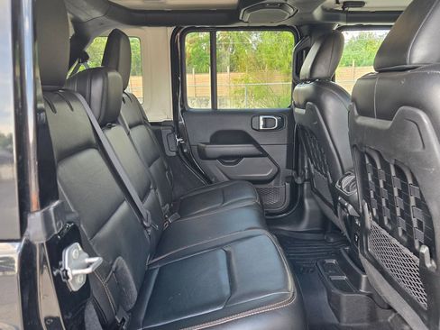Used 2022 Jeep Wrangler Unlimited Rubicon AWD/4WD image 26