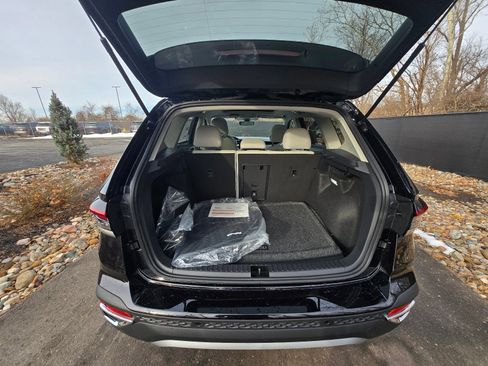 New 2026 Volkswagen Taos SE image 12