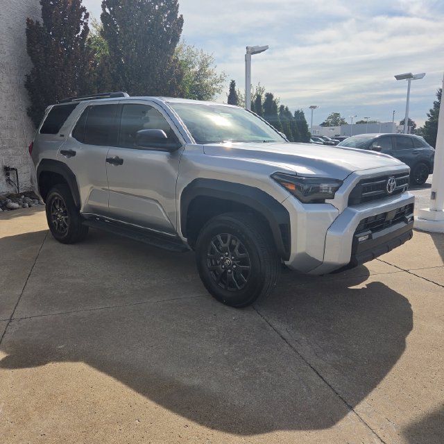 Used 2025 Toyota 4Runner SR5 AWD/4WD image 8