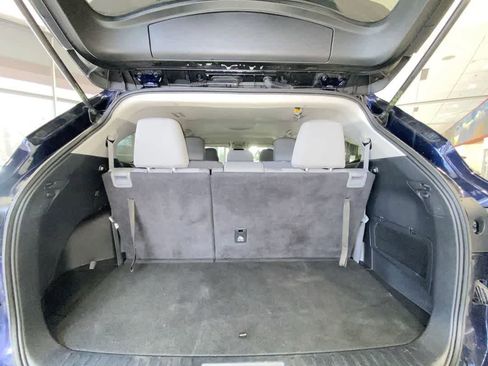 Used 2023 Toyota Highlander L AWD/4WD image 25