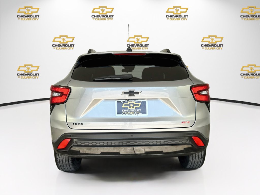 Used 2024 Chevrolet Trax RS w/ Sunroof Package FWD image 7