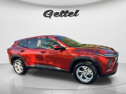 Used 2024 Chevrolet Trax LS w/ LS Convenience Package FWD image 3