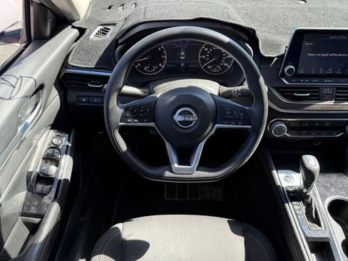 Used 2023 Nissan Altima 2.5 SV image 9