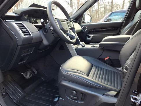 Certified 2025 Land Rover Discovery S image 18