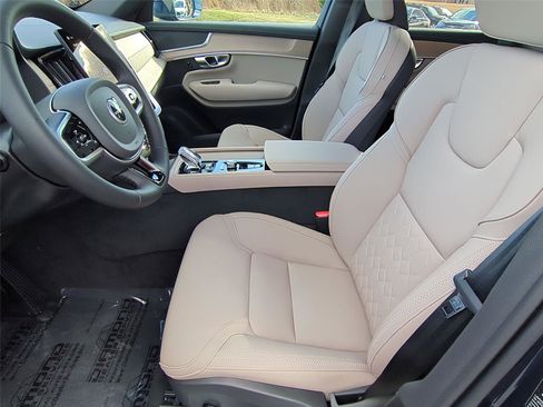 New 2026 Volvo XC90 T8 Plus w/ Protection Package Premier image 16