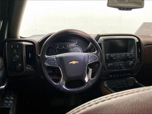Used 2016 Chevrolet Silverado 1500 High Country w/ High Country Premium Package AWD/4WD image 2