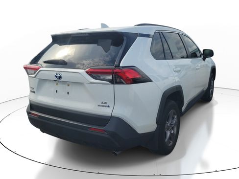 Used 2024 Toyota RAV4 LE AWD/4WD image 9