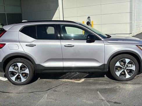 Certified 2026 Volvo XC40 B5 Plus AWD/4WD image 28
