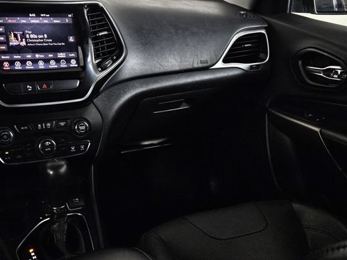 Used 2019 Jeep Cherokee Limited FWD image 7