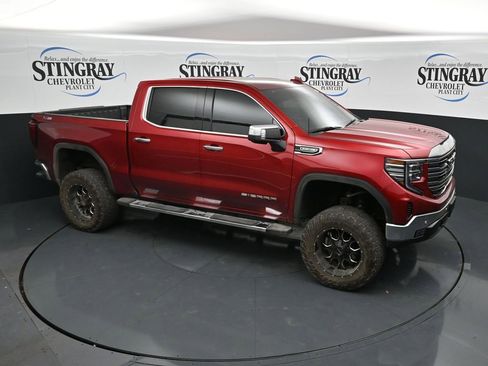Used 2024 GMC Sierra 1500 SLT w/ SLT Premium Plus Package AWD/4WD image 9
