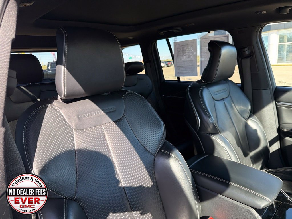 Used 2023 Jeep Grand Cherokee Overland w/ Luxury Tech Group IV AWD/4WD image 4