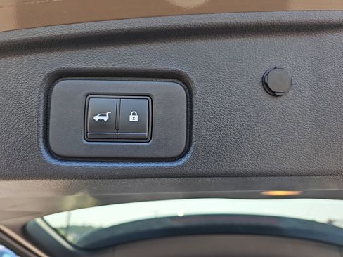 Used 2023 Nissan Pathfinder Platinum AWD/4WD image 15