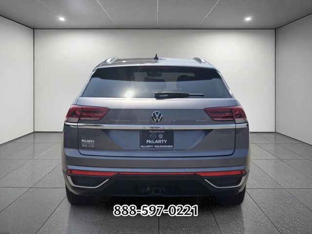 Used 2022 Volkswagen Atlas Cross Sport SE w/ Panoramic Sunroof Package FWD image 4
