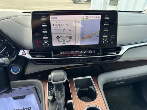 Used 2021 Toyota Sienna XLE w/ XLE Plus Package AWD/4WD image 24