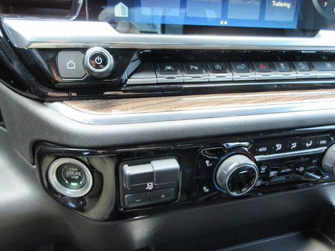 Certified 2022 Chevrolet Silverado 1500 LT Trail Boss w/ LT Trail Boss Premium Package AWD/4WD image 32
