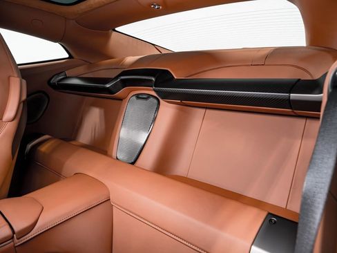 Used 2025 Aston Martin Vanquish image 27