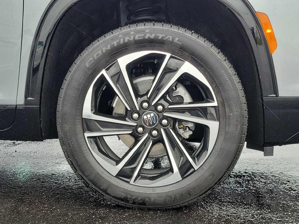 Used 2025 Buick Enclave Sport Touring w/ LPO, All-Weather Package FWD image 9